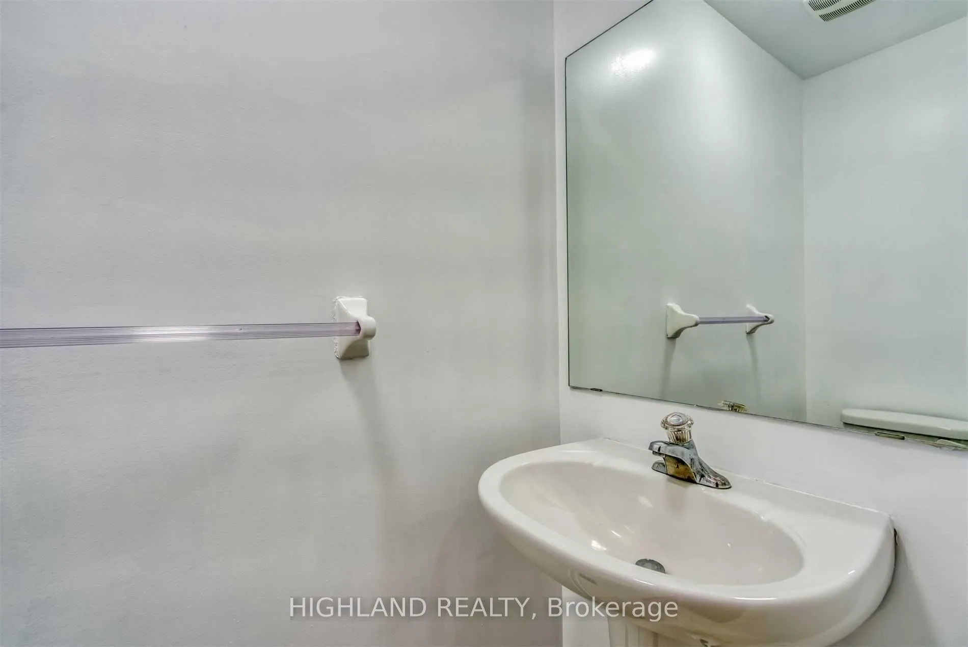 Photo 12 of 763 Millworks Crescent, Mississauga, East Credit — HOMEH