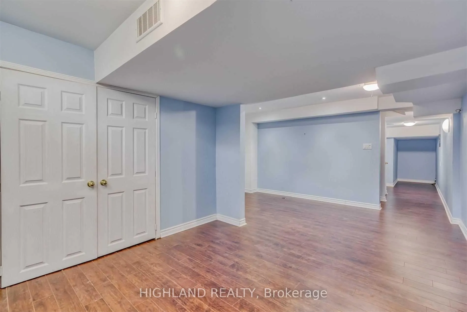 Photo 17 of 763 Millworks Crescent, Mississauga, East Credit — HOMEH