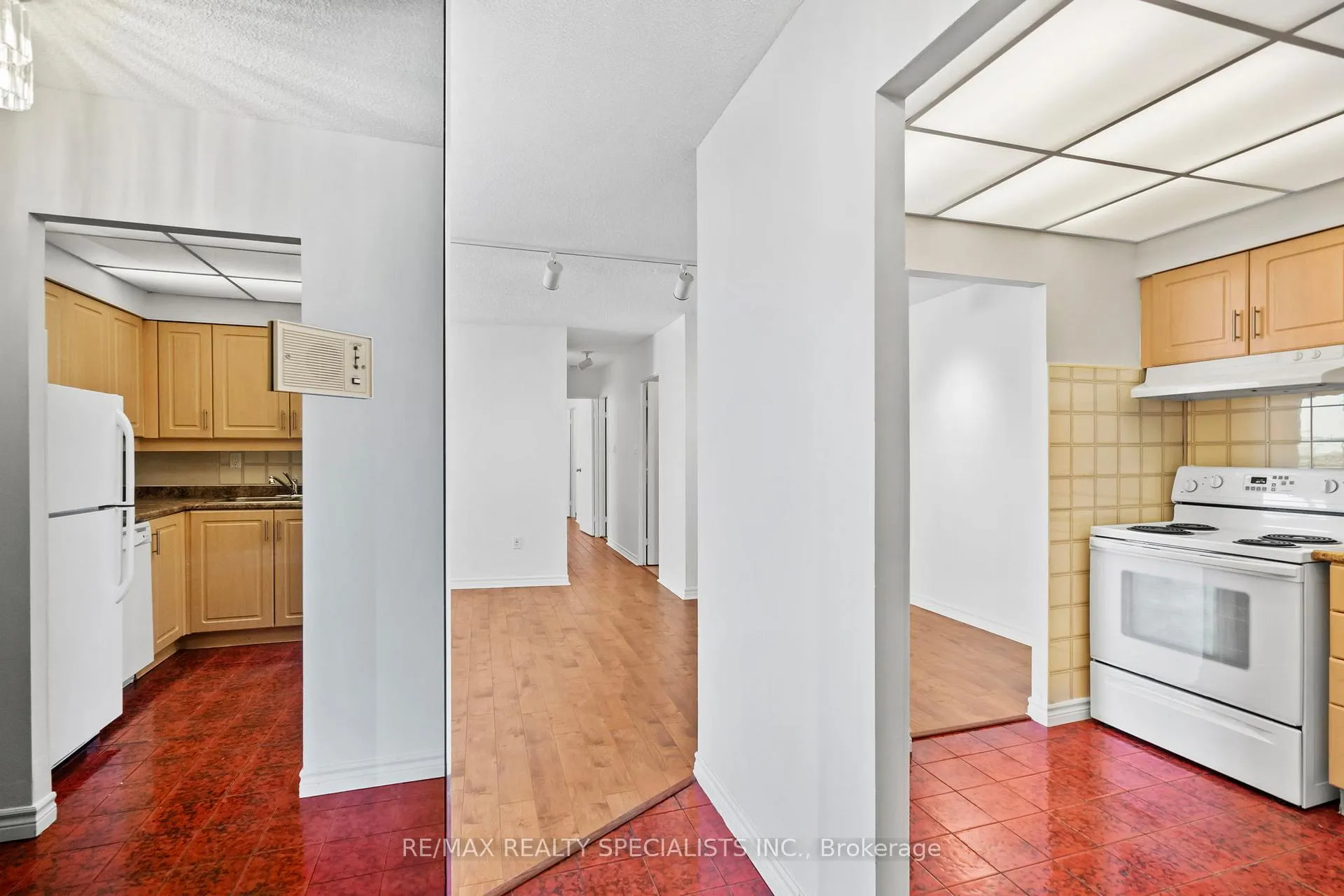 Photo 5 of Unit 1205, 330 Dixon Road, Etobicoke, Kingsview Village-The Westway — HOMEH
