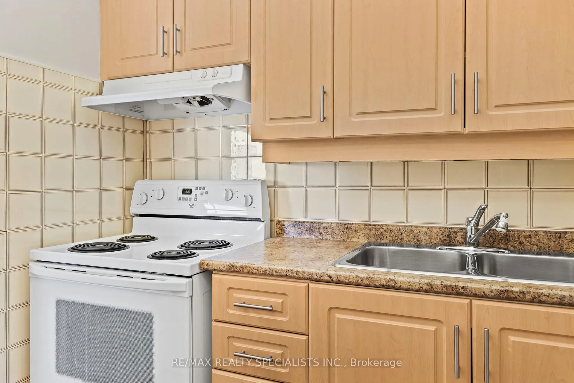 Photo 7 of Unit 1205, 330 Dixon Road, Etobicoke, Kingsview Village-The Westway — HOMEH