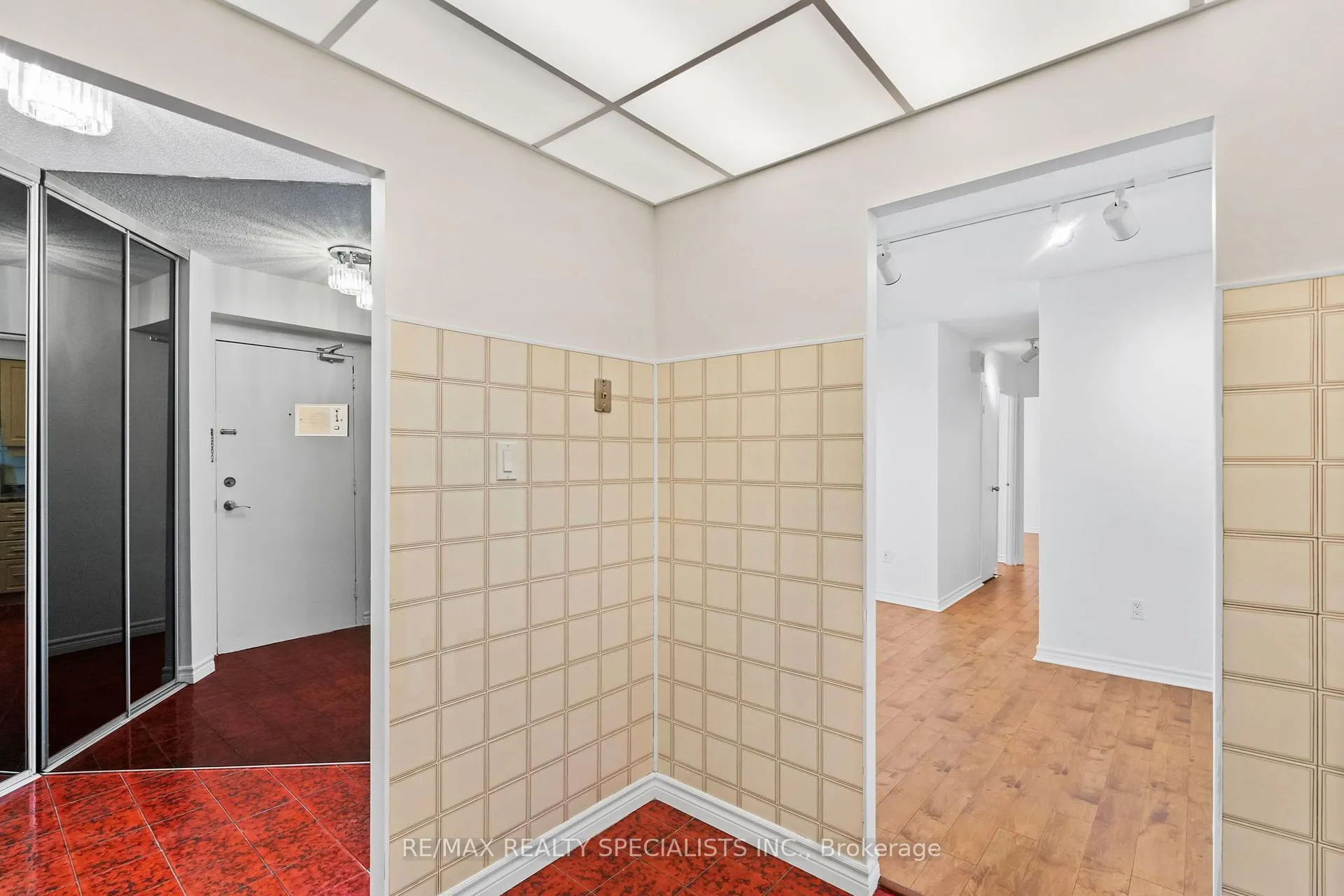 Photo 8 of Unit 1205, 330 Dixon Road, Etobicoke, Kingsview Village-The Westway — HOMEH