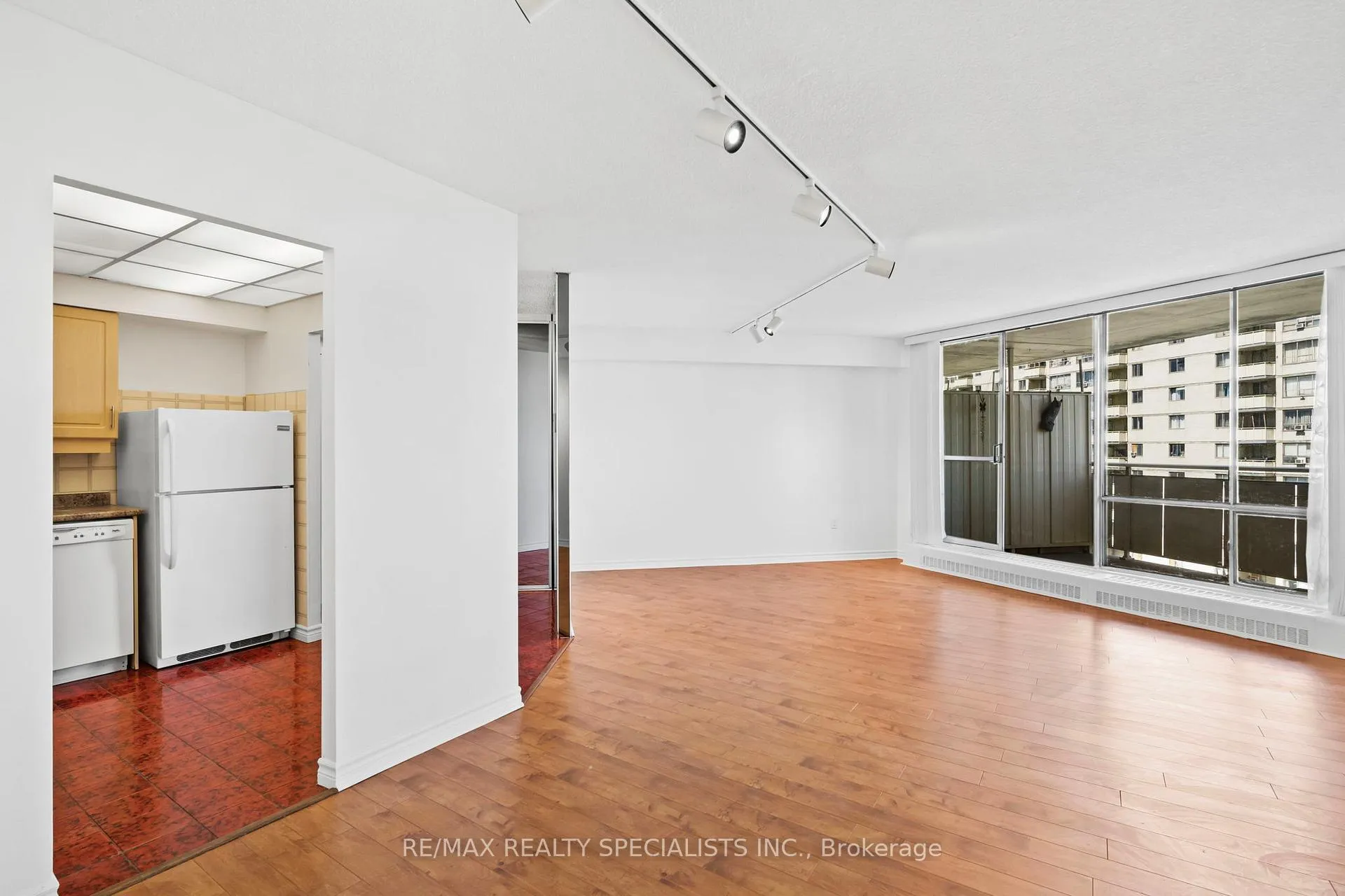 Photo 13 of Unit 1205, 330 Dixon Road, Etobicoke, Kingsview Village-The Westway — HOMEH