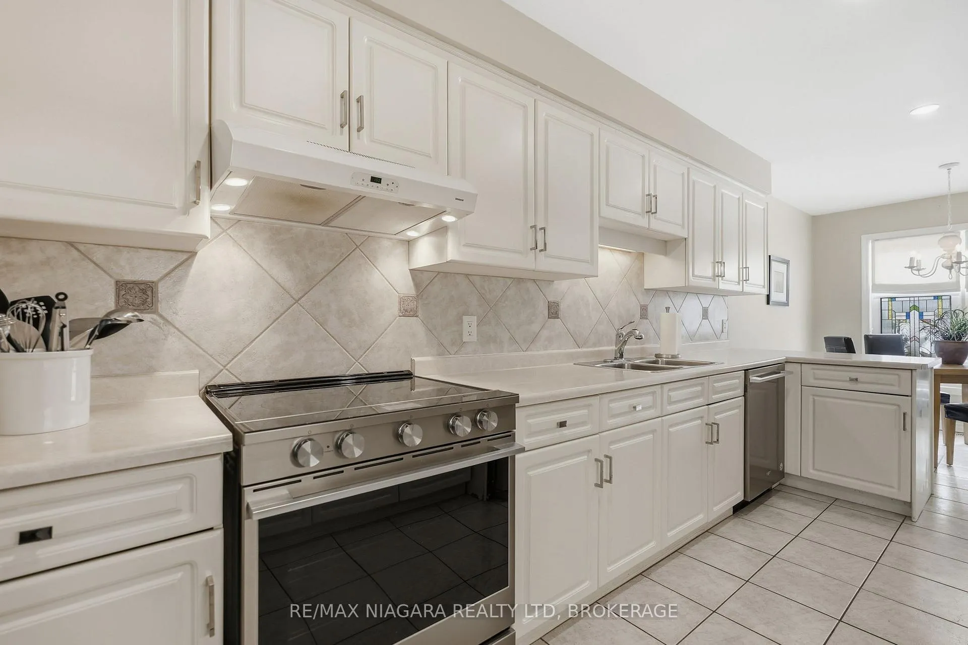 Photo 9 of Unit 9, 77 Erion Road, St. Catharines, Grapeview — HOMEH