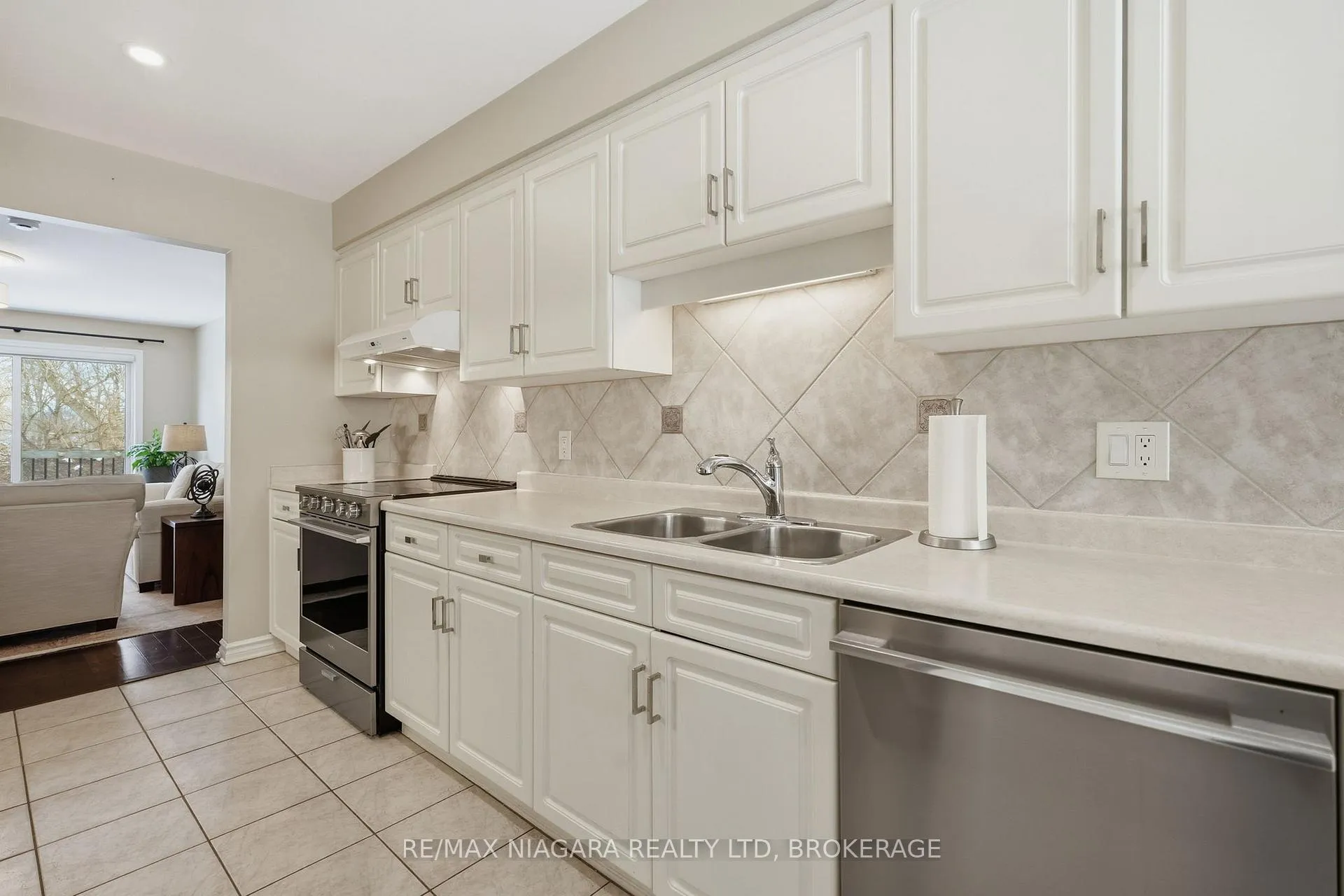 Photo 12 of Unit 9, 77 Erion Road, St. Catharines, Grapeview — HOMEH