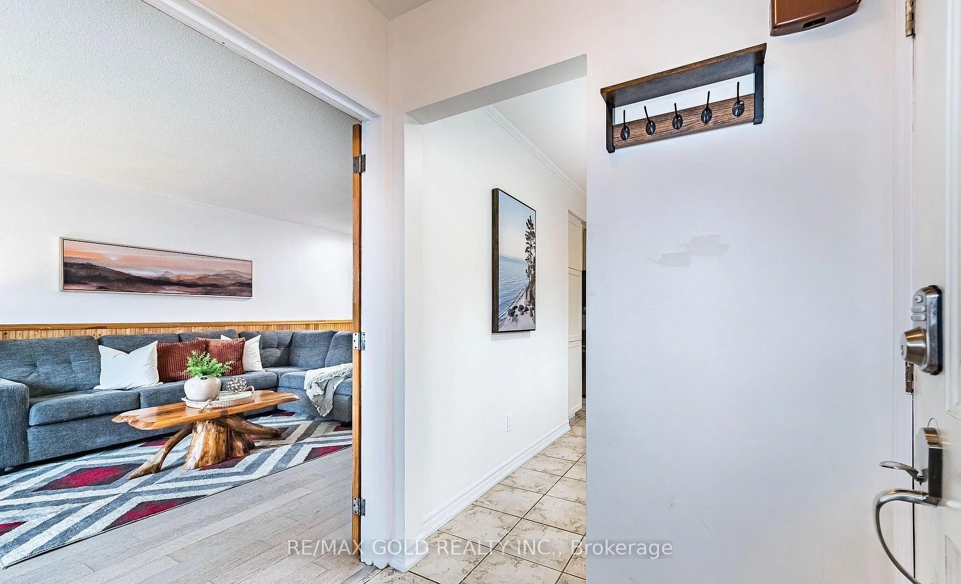Photo 5 of 52 Garfield Crescent, Brampton, Brampton North — HOMEH