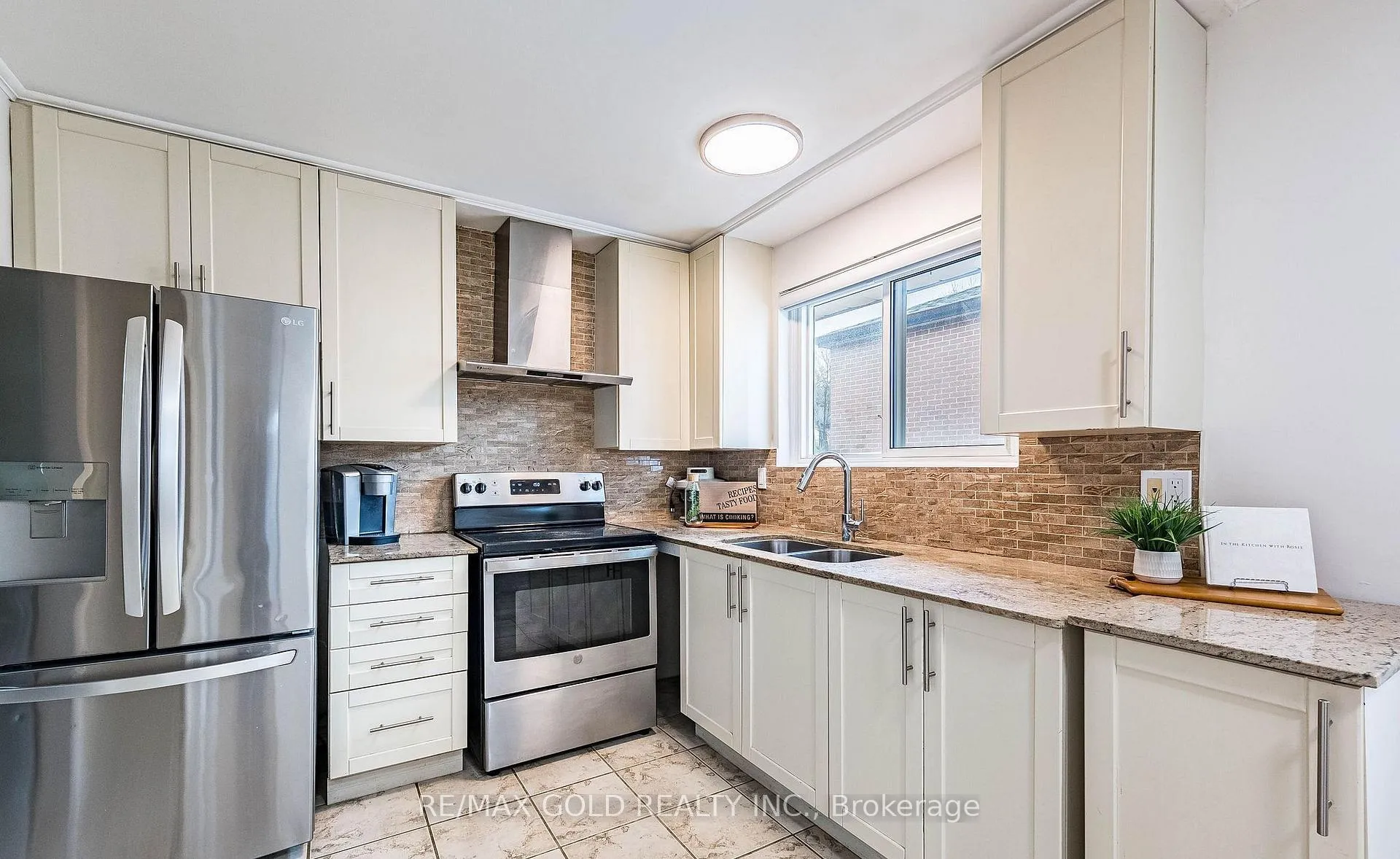 Photo 7 of 52 Garfield Crescent, Brampton, Brampton North — HOMEH