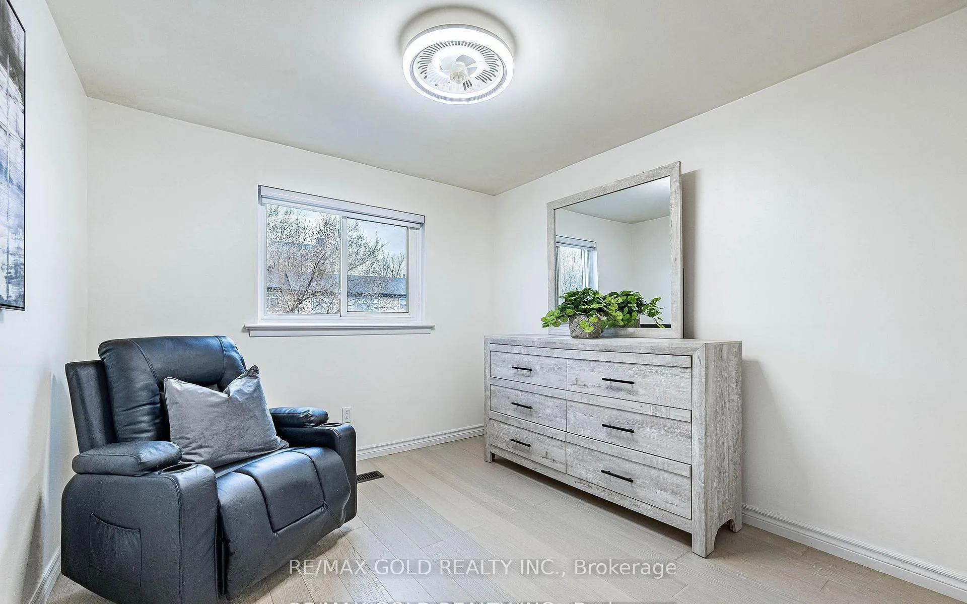 Photo 20 of 52 Garfield Crescent, Brampton, Brampton North — HOMEH