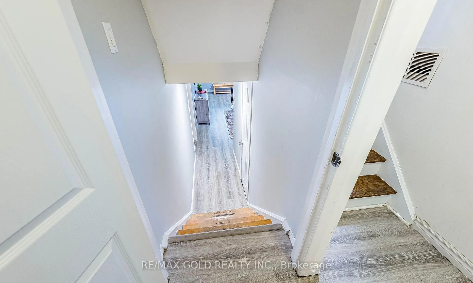 Photo 30 of 52 Garfield Crescent, Brampton, Brampton North — HOMEH