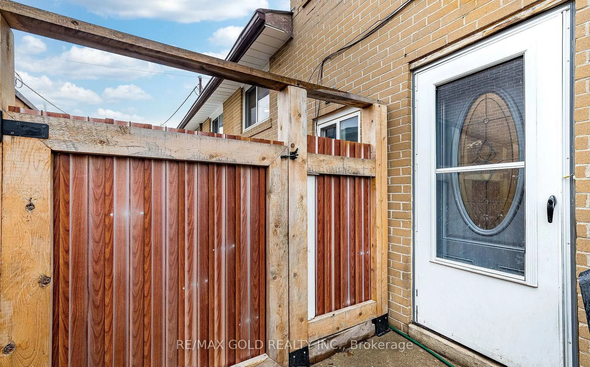 Photo 38 of 52 Garfield Crescent, Brampton, Brampton North — HOMEH