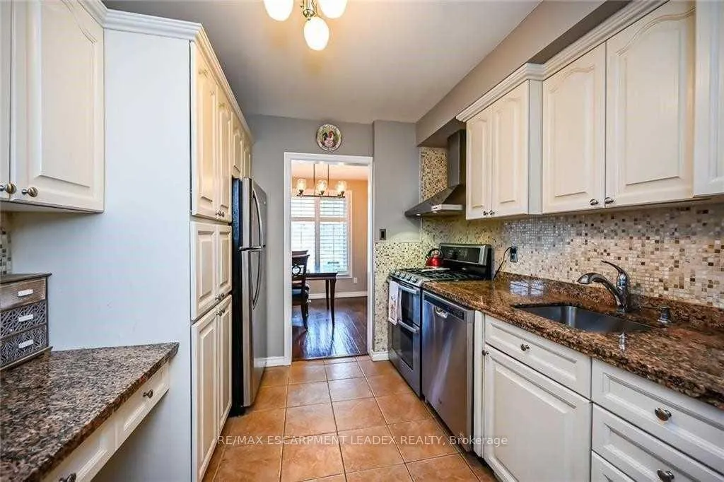 Photo 6 of 39 Glen Vista Drive, Hamilton, Red Hill — HOMEH