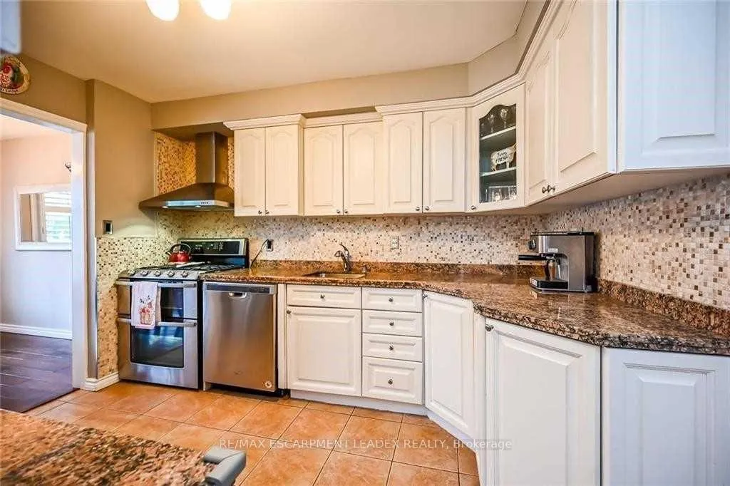 Photo 12 of 39 Glen Vista Drive, Hamilton, Red Hill — HOMEH