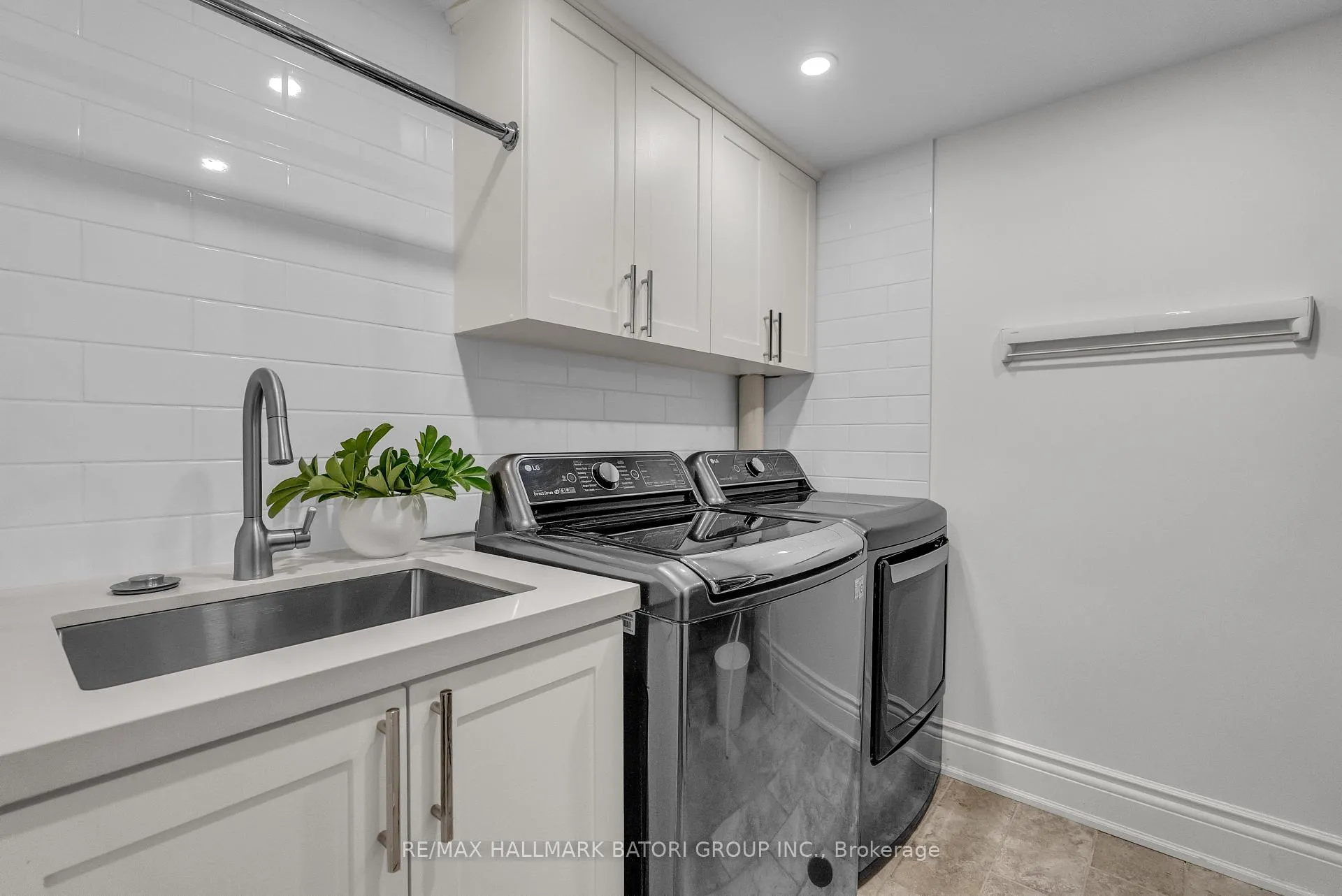 Photo 36 of 68 Otter Crescent, Toronto, Bedford Park-Nortown — HOMEH