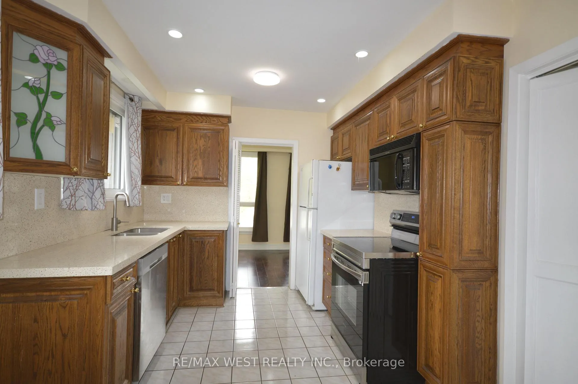 Photo 6 of 84 Kearney Drive, Etobicoke, West Humber-Clairville — HOMEH