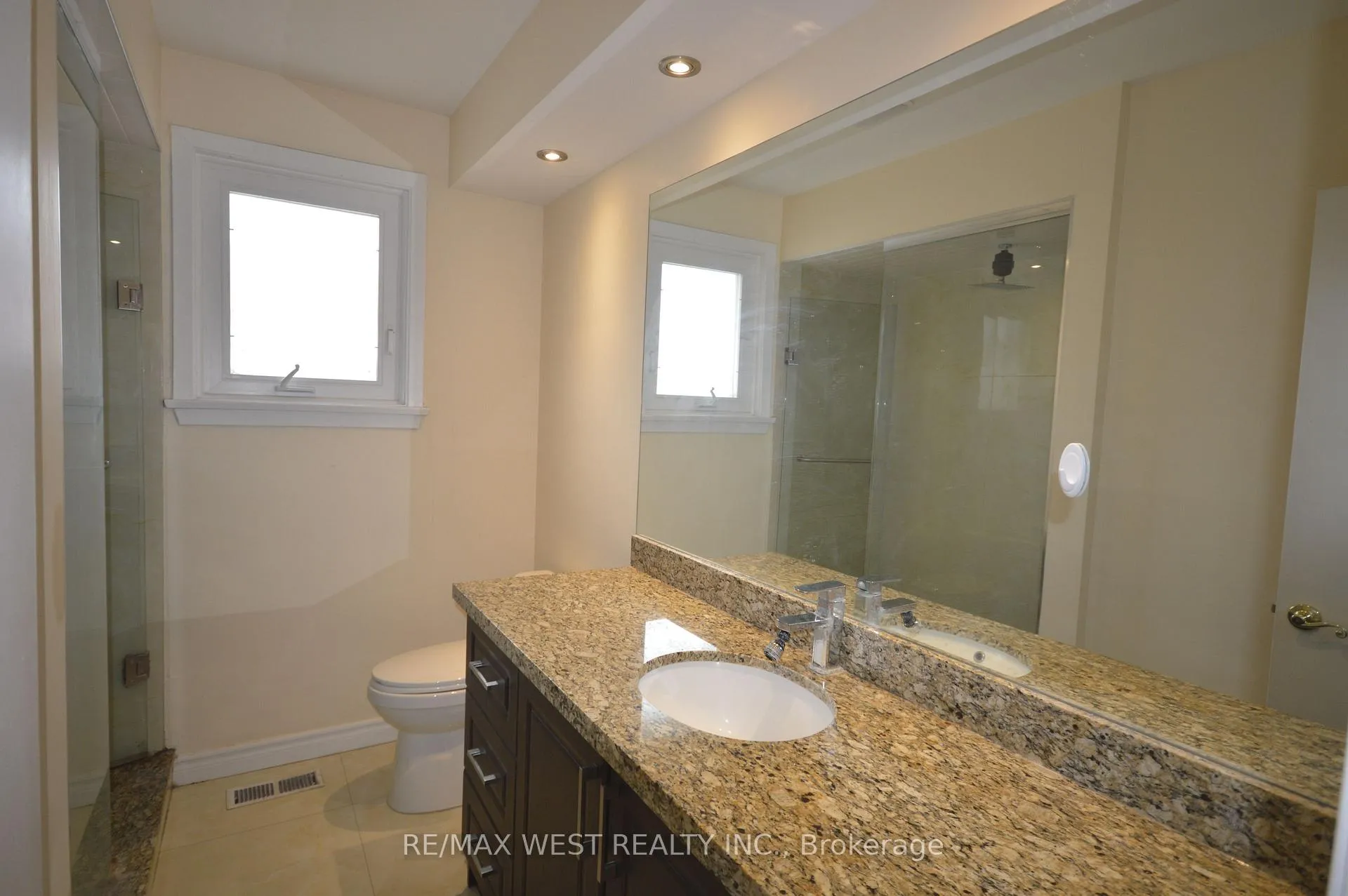 Photo 8 of 84 Kearney Drive, Etobicoke, West Humber-Clairville — HOMEH