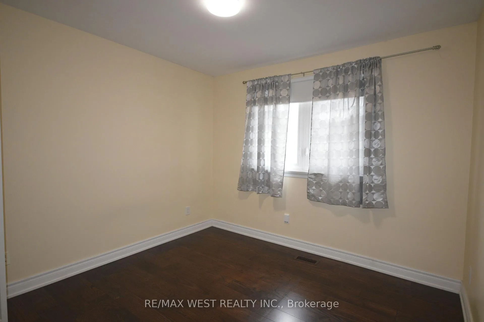 Photo 10 of 84 Kearney Drive, Etobicoke, West Humber-Clairville — HOMEH