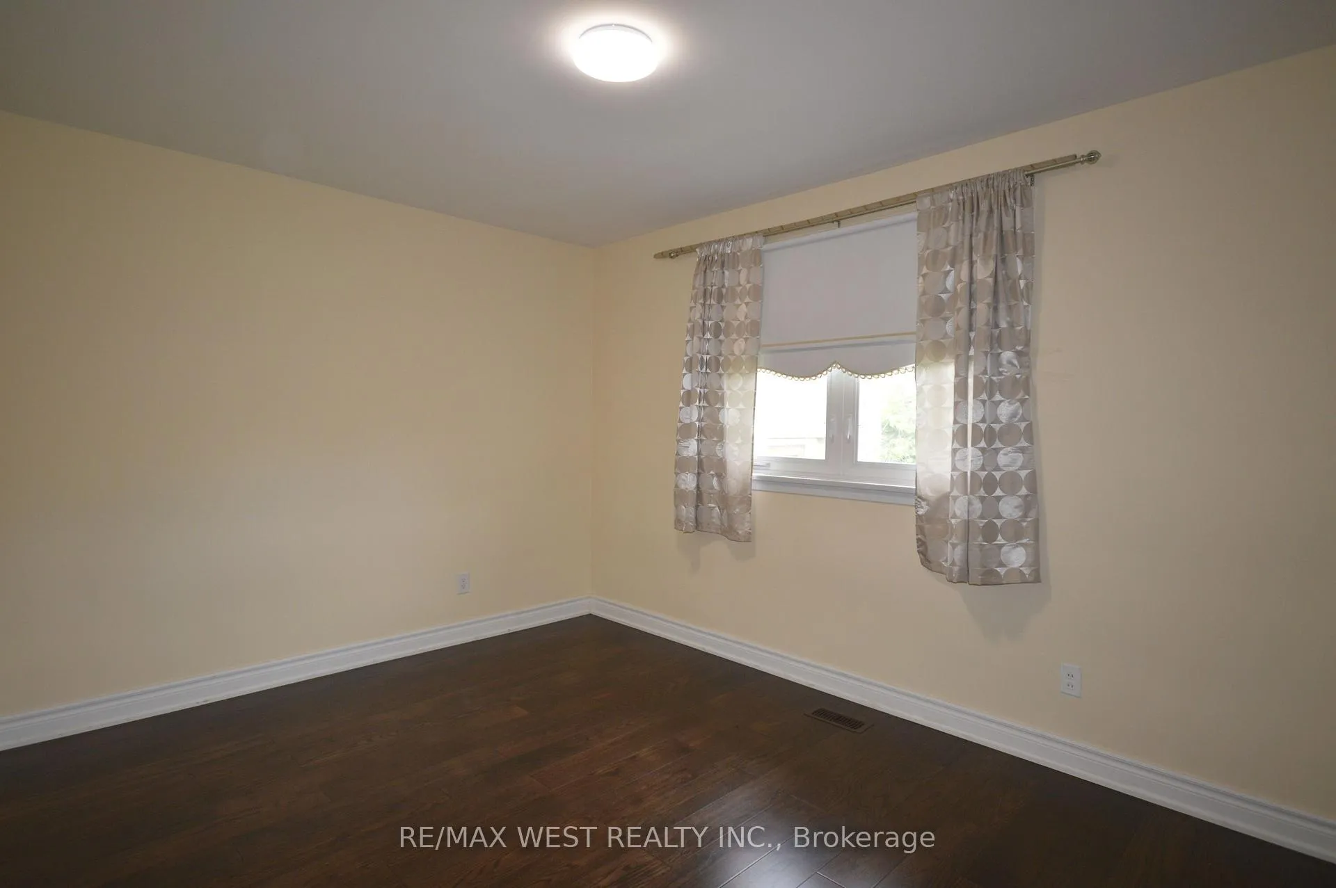 Photo 11 of 84 Kearney Drive, Etobicoke, West Humber-Clairville — HOMEH