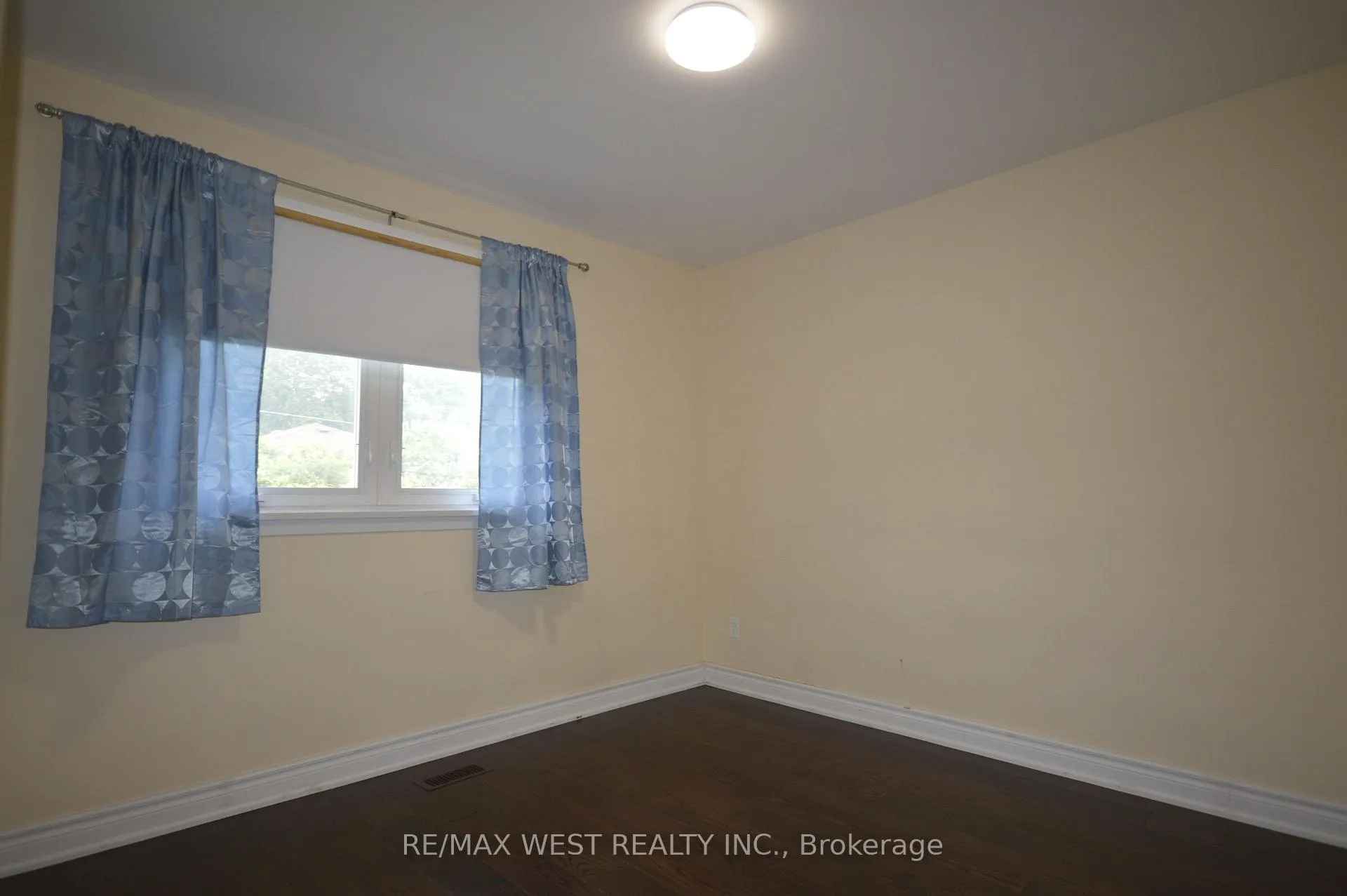 Photo 13 of 84 Kearney Drive, Etobicoke, West Humber-Clairville — HOMEH