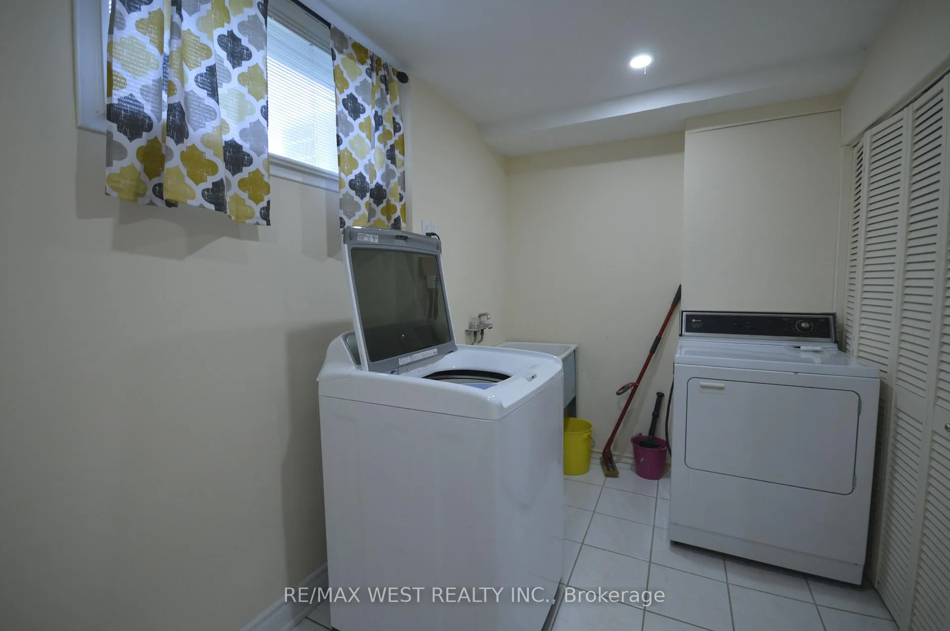 Photo 15 of 84 Kearney Drive, Etobicoke, West Humber-Clairville — HOMEH
