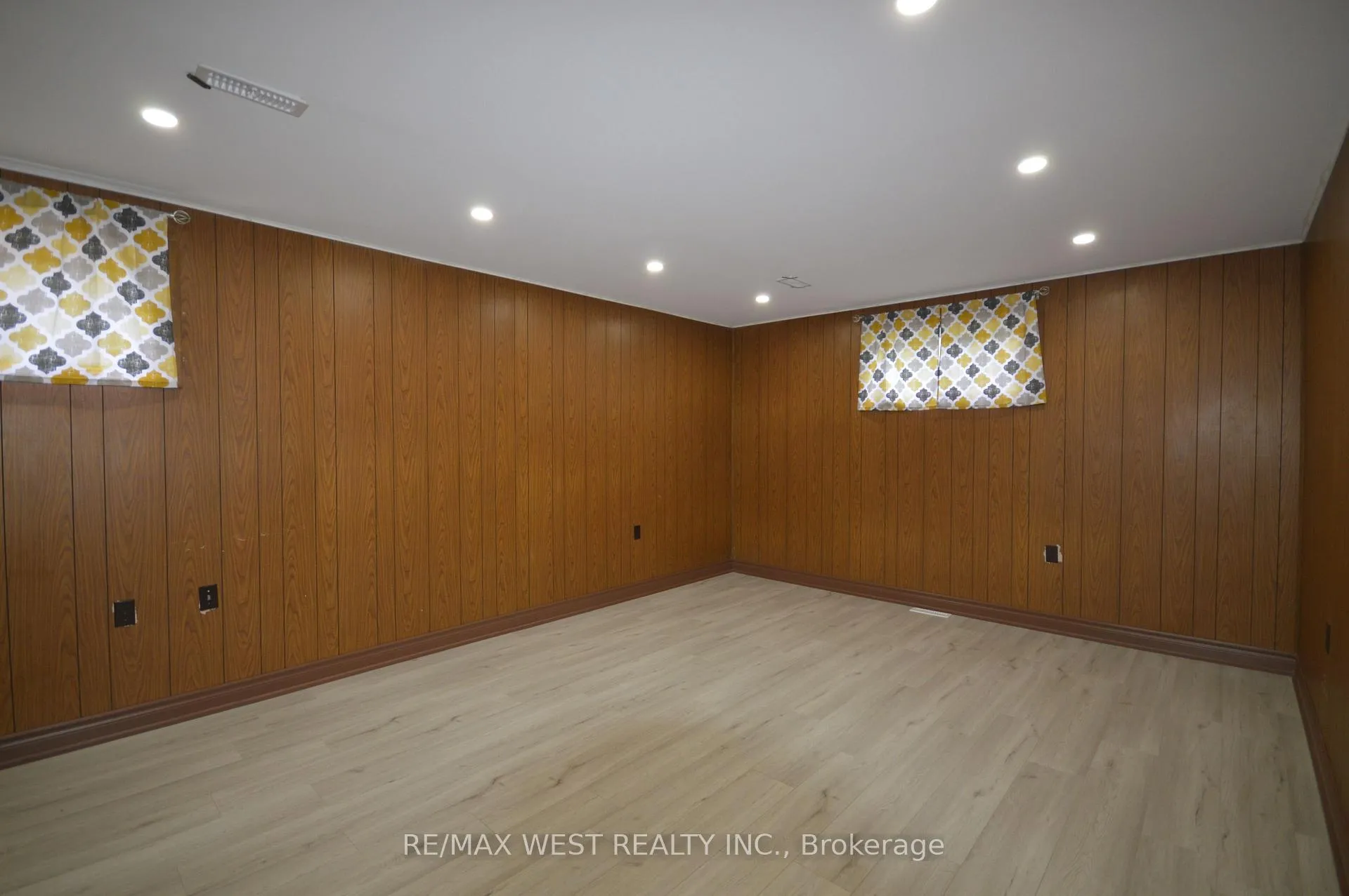 Photo 16 of 84 Kearney Drive, Etobicoke, West Humber-Clairville — HOMEH