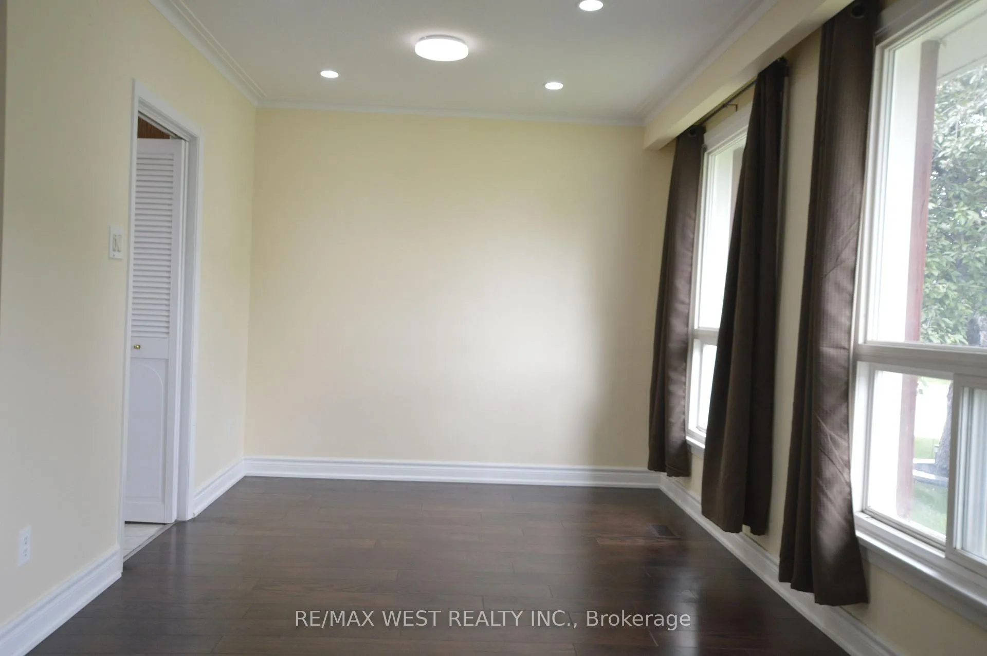 Photo 19 of 84 Kearney Drive, Etobicoke, West Humber-Clairville — HOMEH