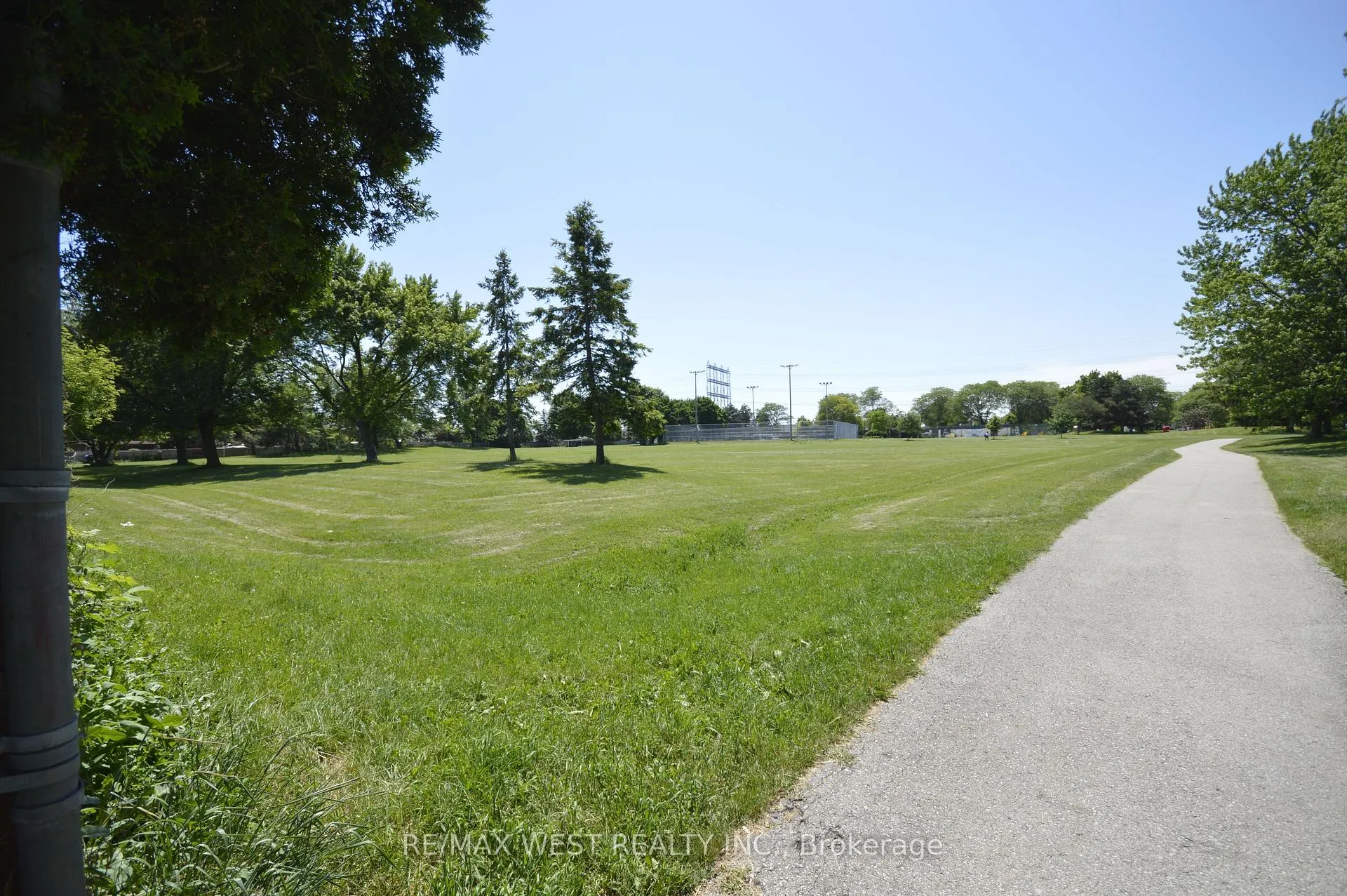 Photo 23 of 84 Kearney Drive, Etobicoke, West Humber-Clairville — HOMEH