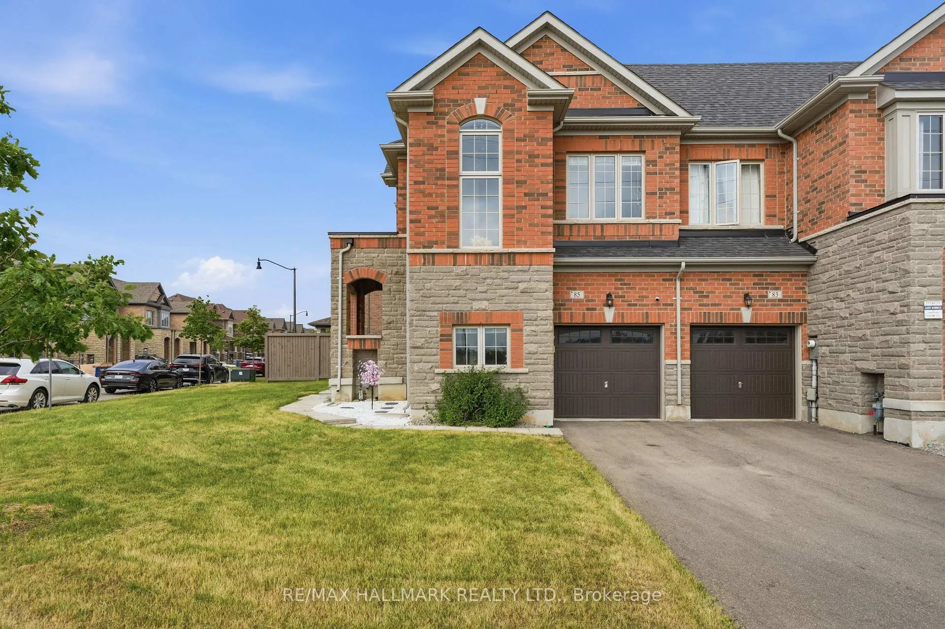 Photo 3 of 85 Adventura Road, Brampton, Northwest Brampton — HOMEH