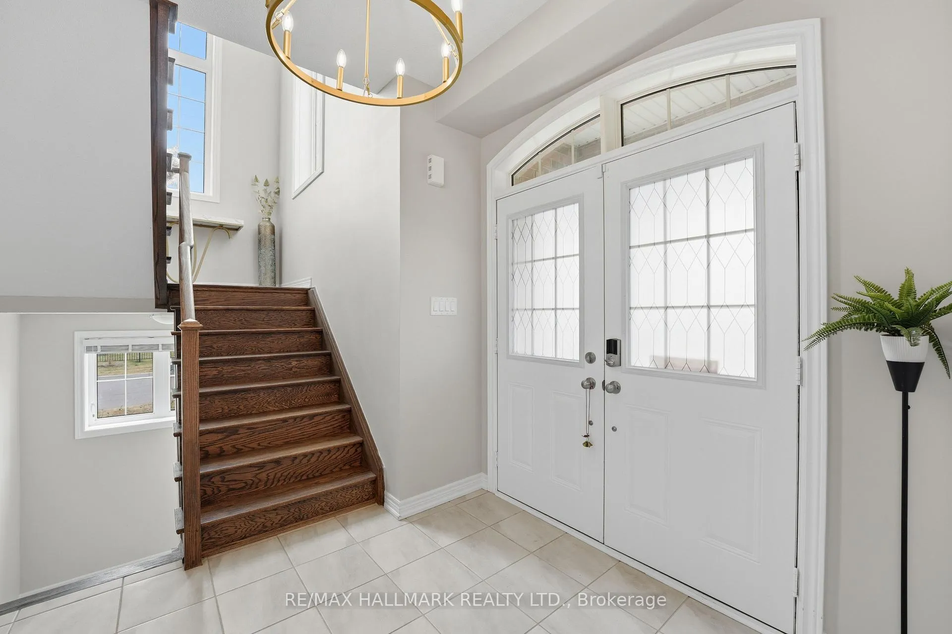 Photo 4 of 85 Adventura Road, Brampton, Northwest Brampton — HOMEH
