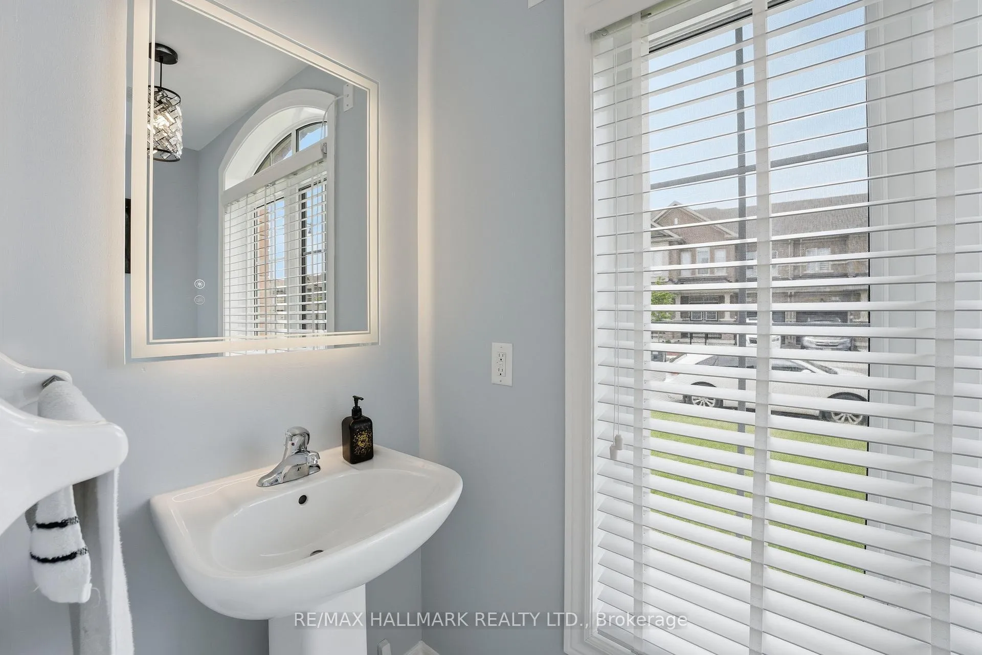 Photo 15 of 85 Adventura Road, Brampton, Northwest Brampton — HOMEH