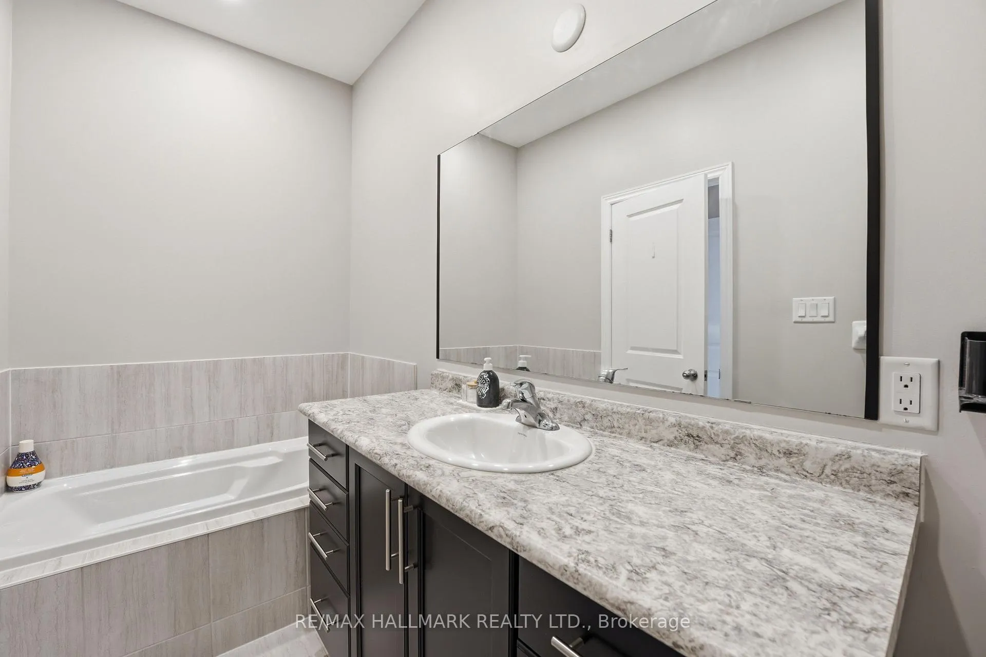 Photo 27 of 85 Adventura Road, Brampton, Northwest Brampton — HOMEH
