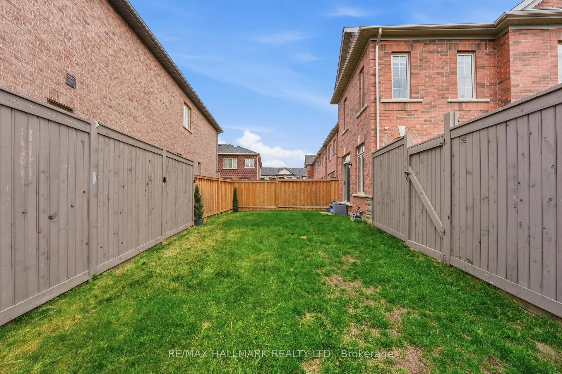 Photo 33 of 85 Adventura Road, Brampton, Northwest Brampton — HOMEH