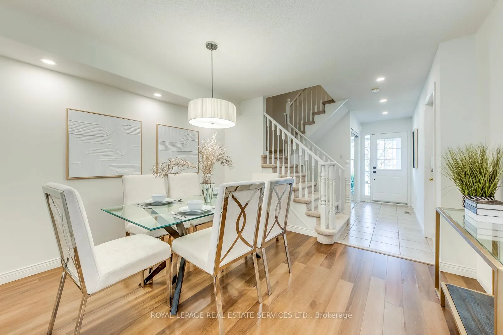 Photo 3 of 2066 Broadleaf Crescent, Burlington, Uptown — HOMEH