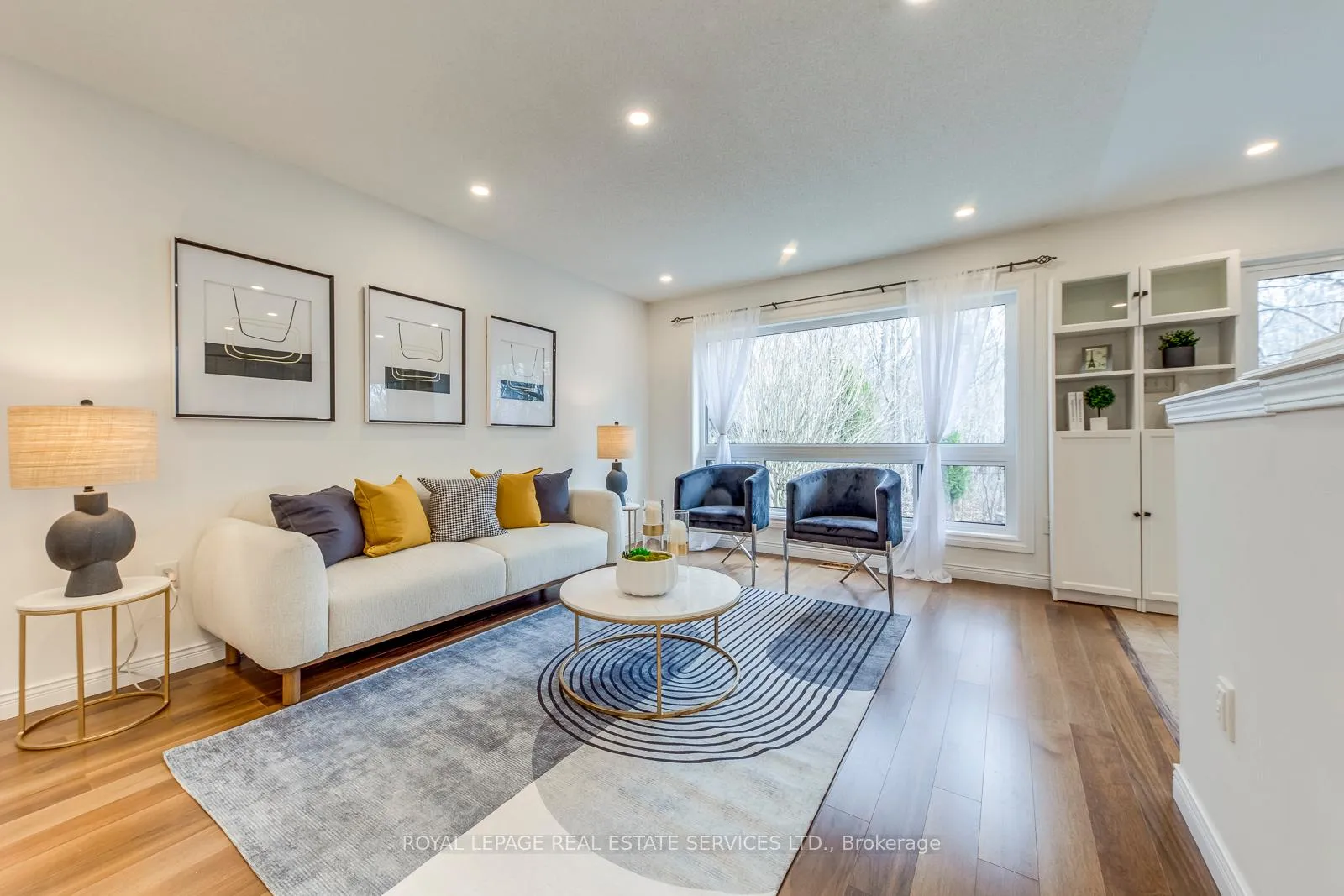 Photo 4 of 2066 Broadleaf Crescent, Burlington, Uptown — HOMEH