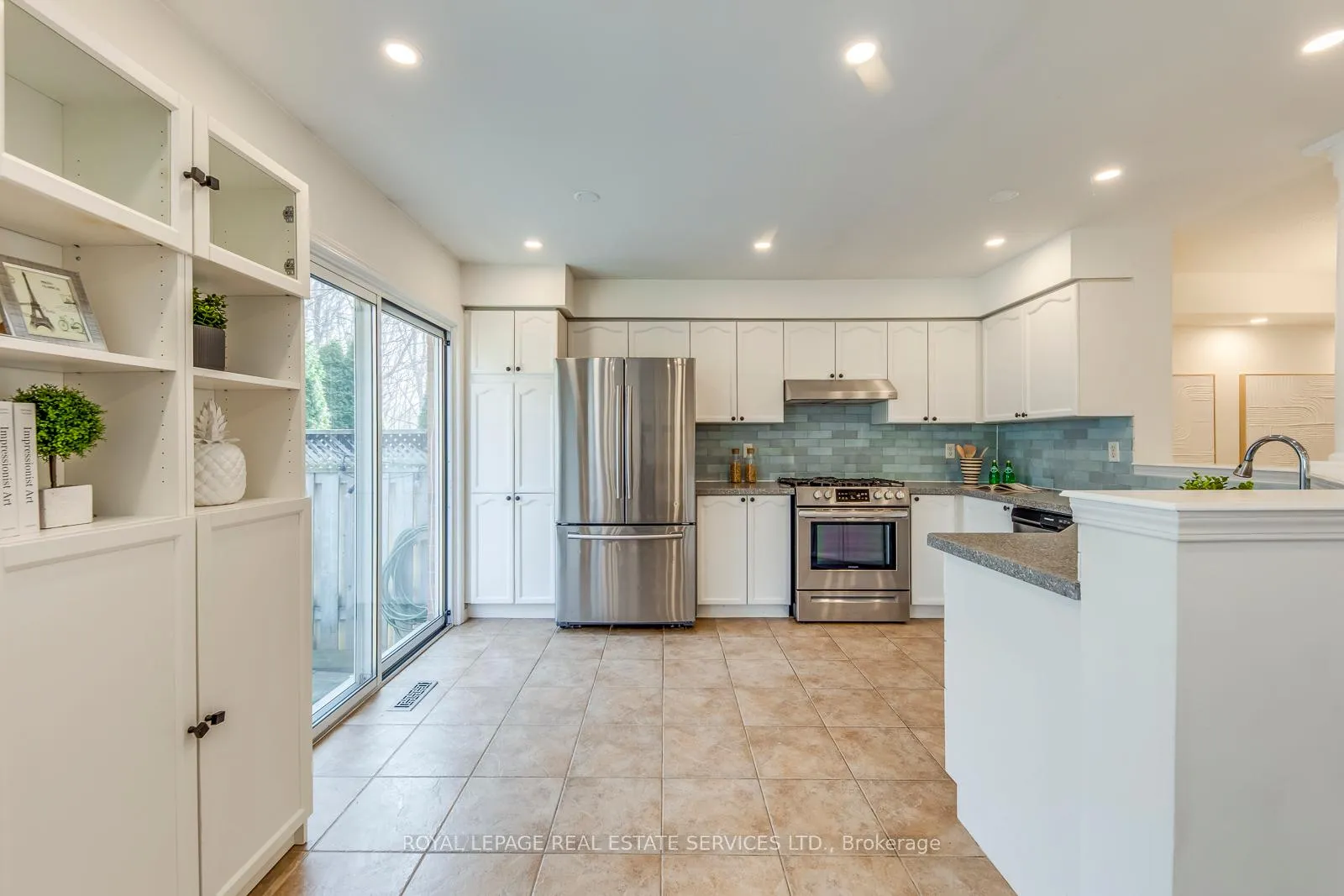 Photo 8 of 2066 Broadleaf Crescent, Burlington, Uptown — HOMEH