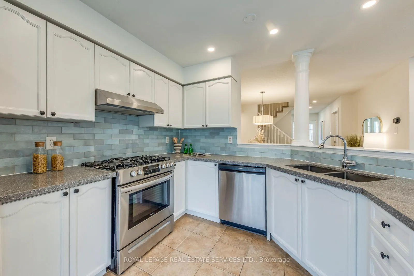 Photo 9 of 2066 Broadleaf Crescent, Burlington, Uptown — HOMEH