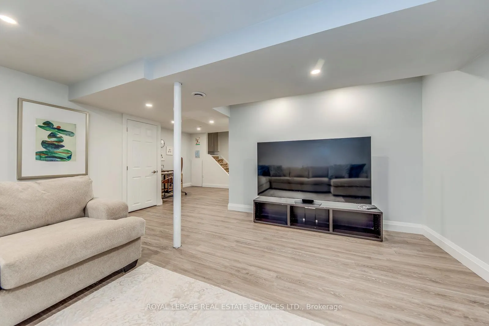 Photo 25 of 2066 Broadleaf Crescent, Burlington, Uptown — HOMEH