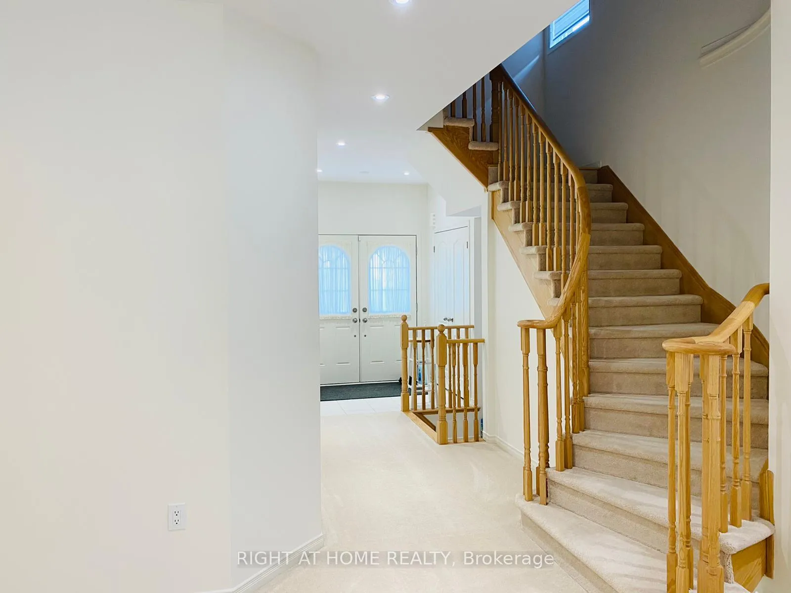Photo 3 of 1796 William Lott Drive, Oshawa, Taunton — HOMEH
