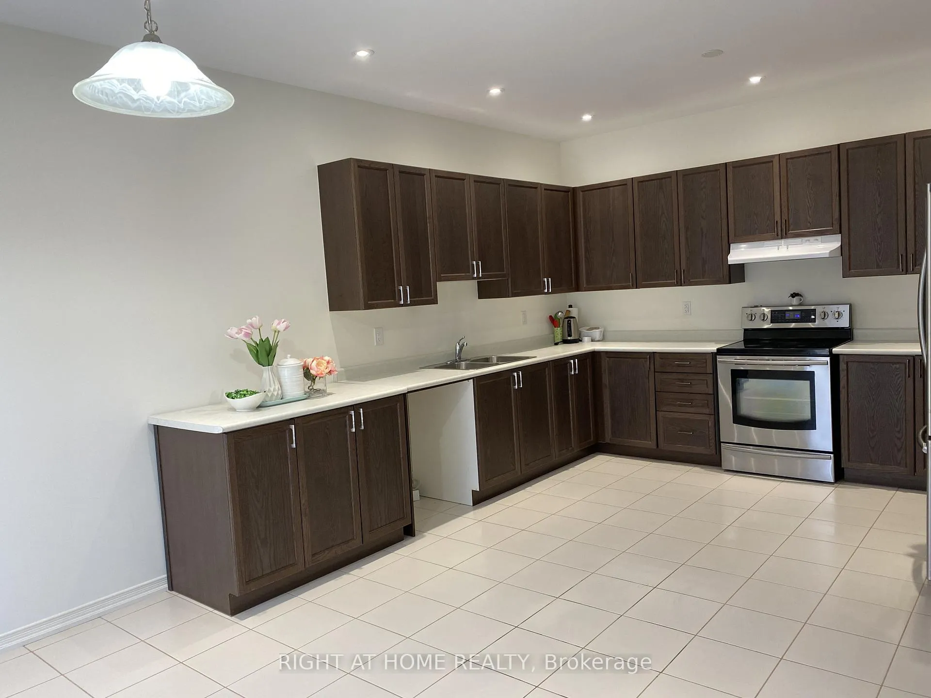 Photo 9 of 1796 William Lott Drive, Oshawa, Taunton — HOMEH