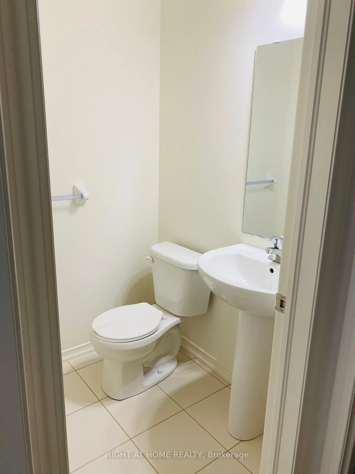 Photo 10 of 1796 William Lott Drive, Oshawa, Taunton — HOMEH