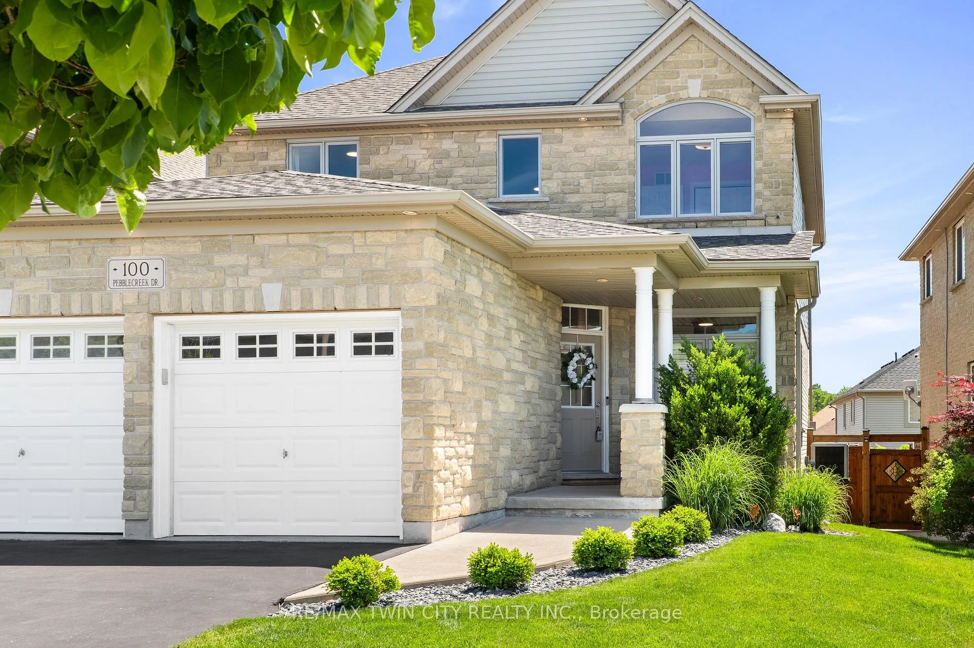 Photo 2 of 100 Pebblecreek Drive, Kitchener — HOMEH