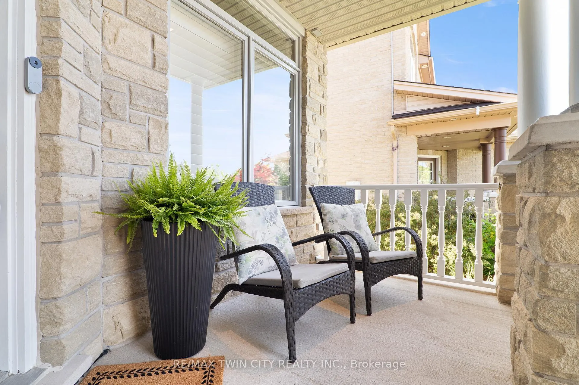 Photo 3 of 100 Pebblecreek Drive, Kitchener — HOMEH