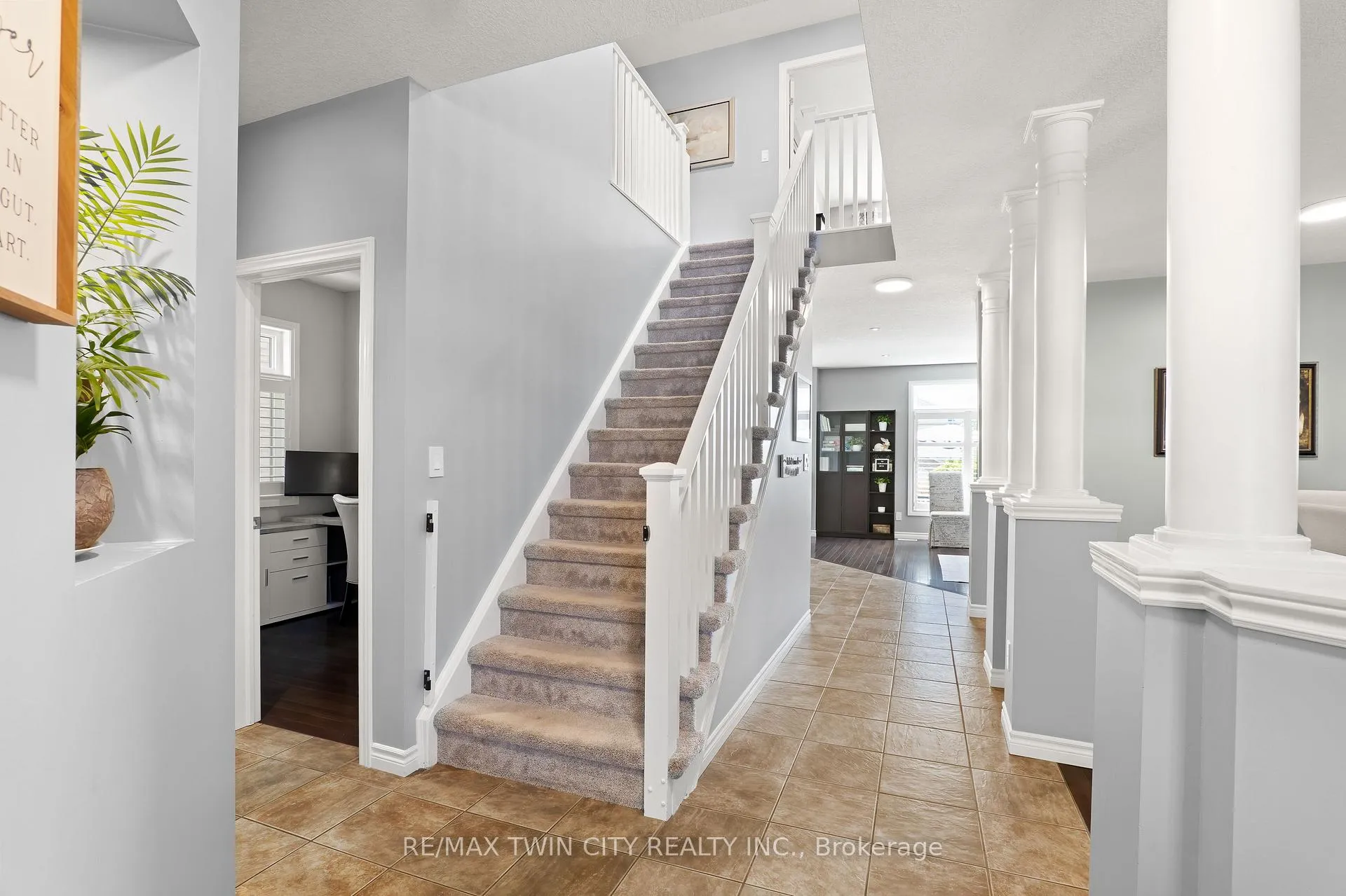 Photo 5 of 100 Pebblecreek Drive, Kitchener — HOMEH