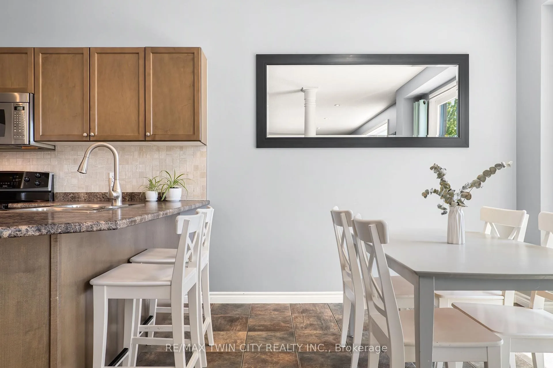 Photo 7 of 100 Pebblecreek Drive, Kitchener — HOMEH