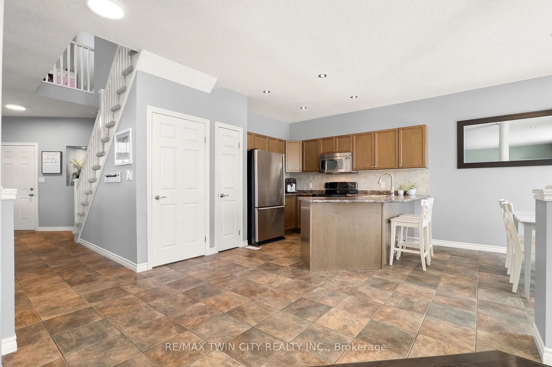 Photo 10 of 100 Pebblecreek Drive, Kitchener — HOMEH