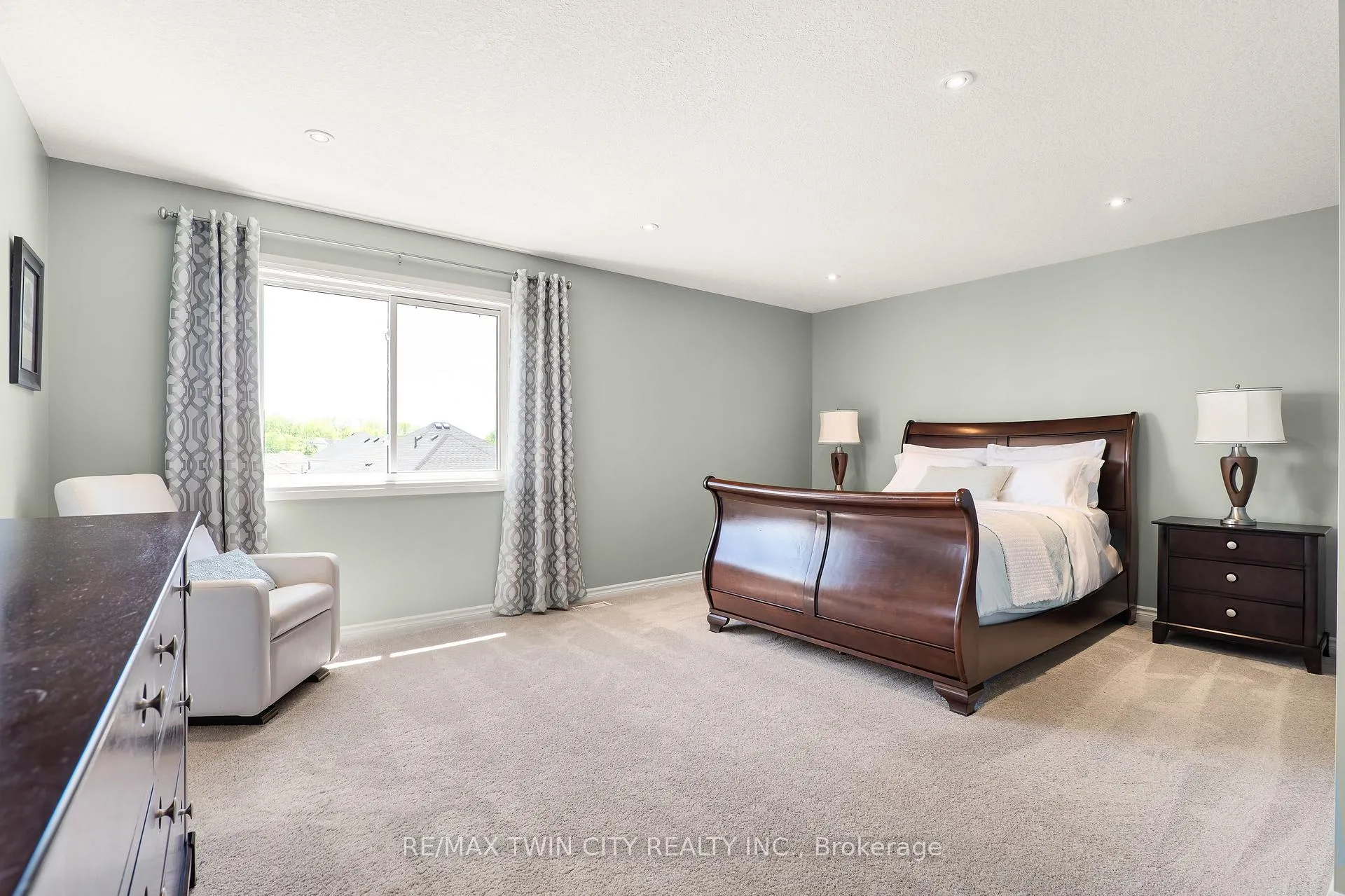 Photo 18 of 100 Pebblecreek Drive, Kitchener — HOMEH