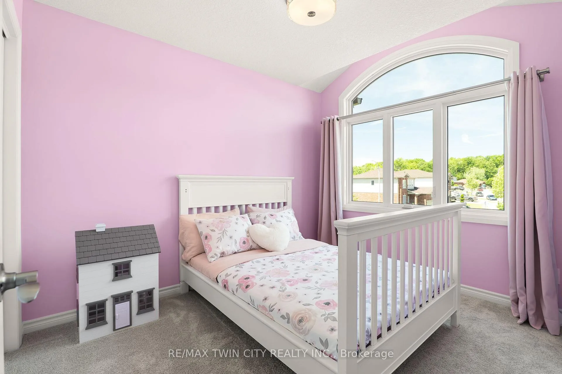 Photo 28 of 100 Pebblecreek Drive, Kitchener — HOMEH