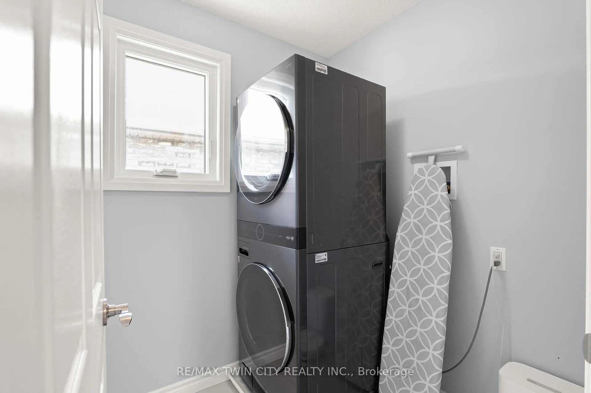 Photo 30 of 100 Pebblecreek Drive, Kitchener — HOMEH