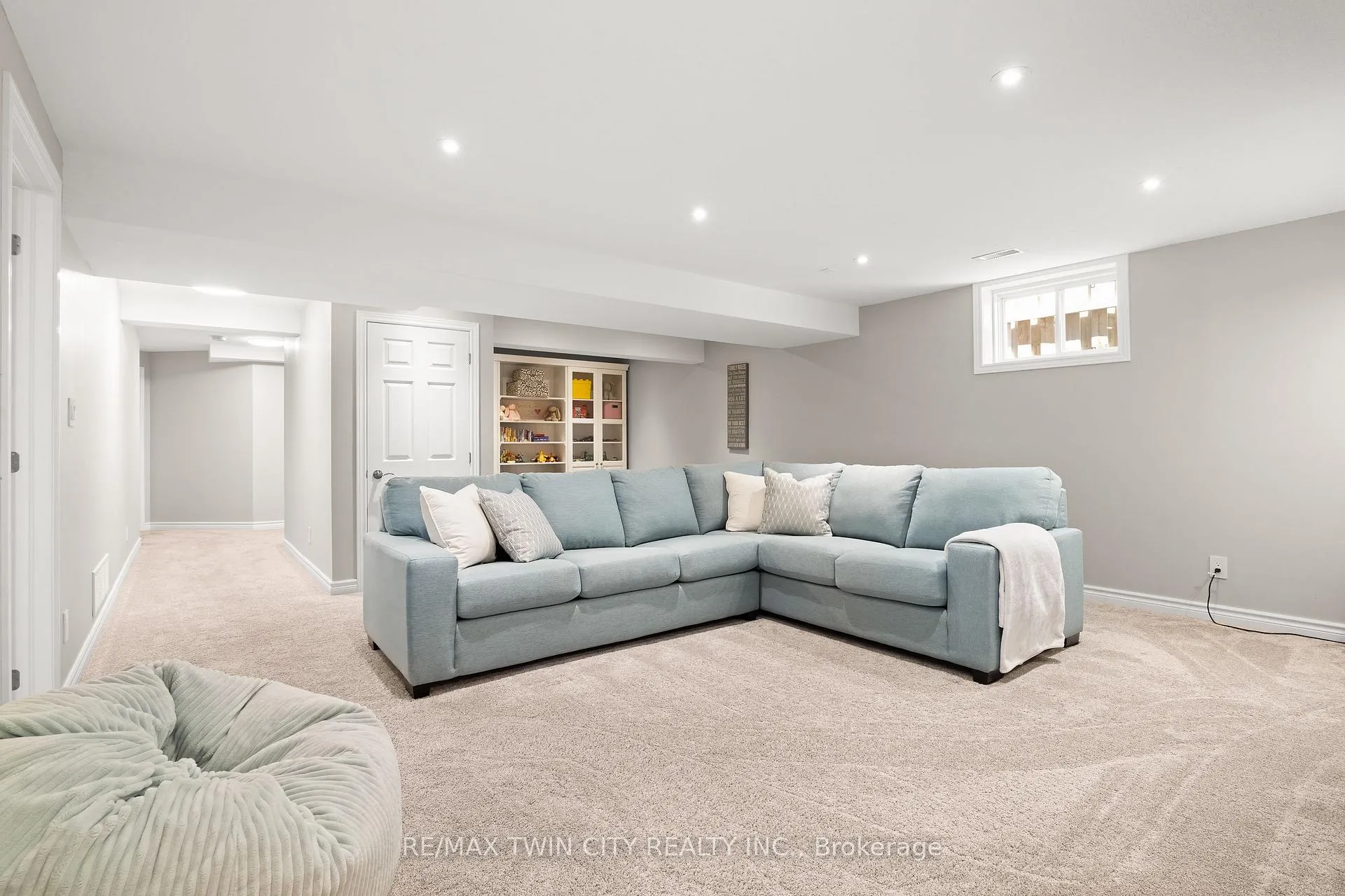 Photo 33 of 100 Pebblecreek Drive, Kitchener — HOMEH
