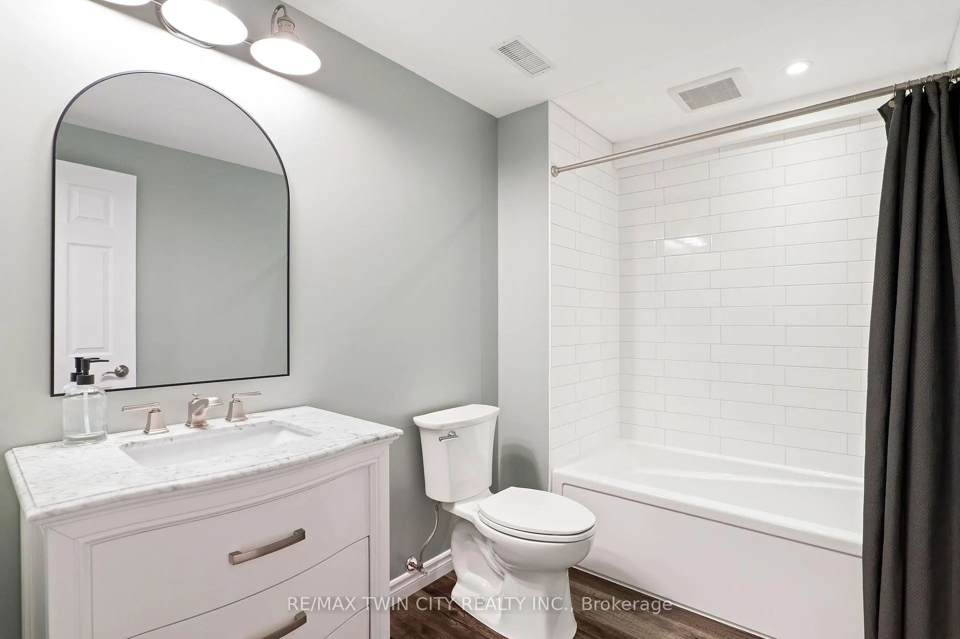 Photo 34 of 100 Pebblecreek Drive, Kitchener — HOMEH