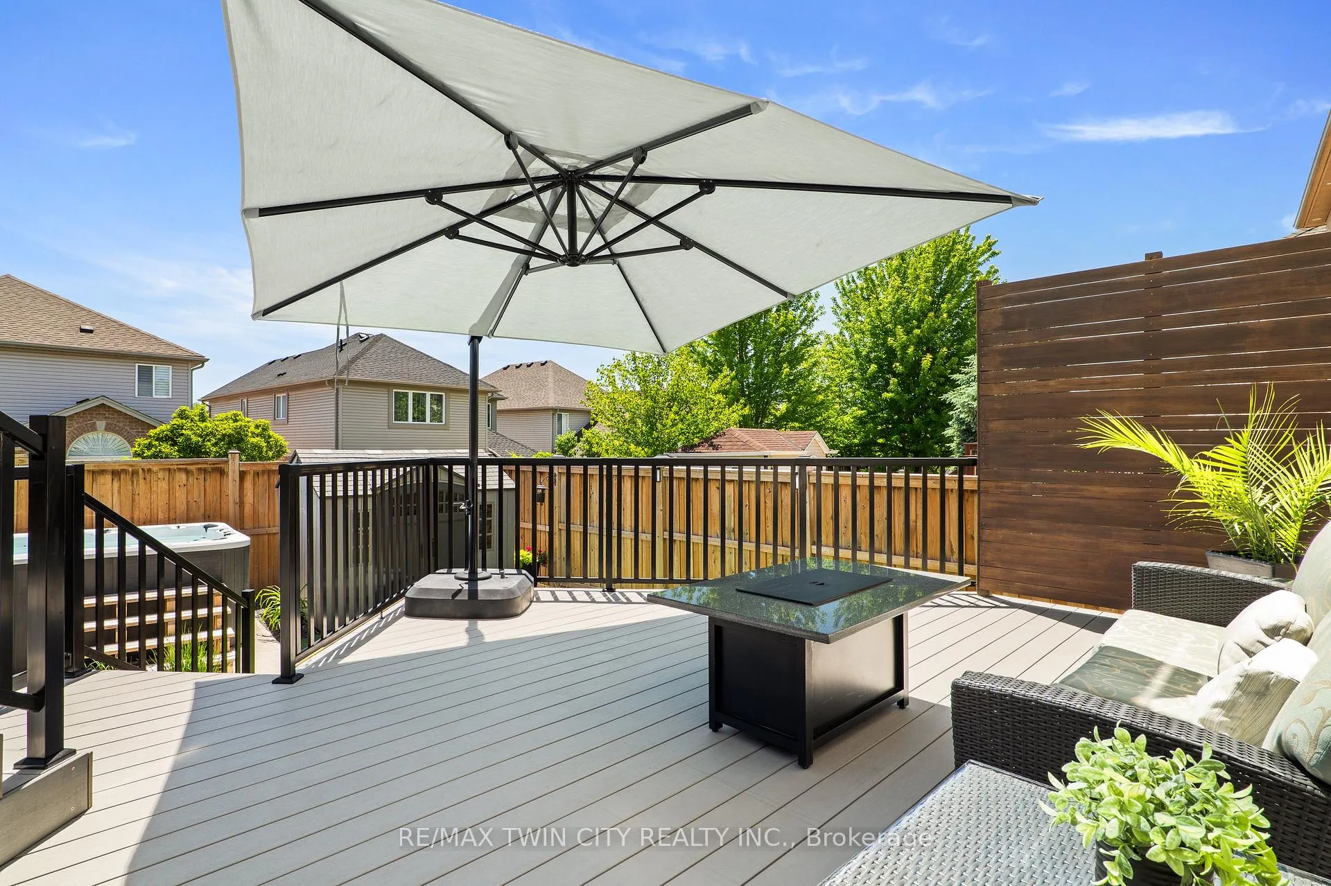 Photo 37 of 100 Pebblecreek Drive, Kitchener — HOMEH