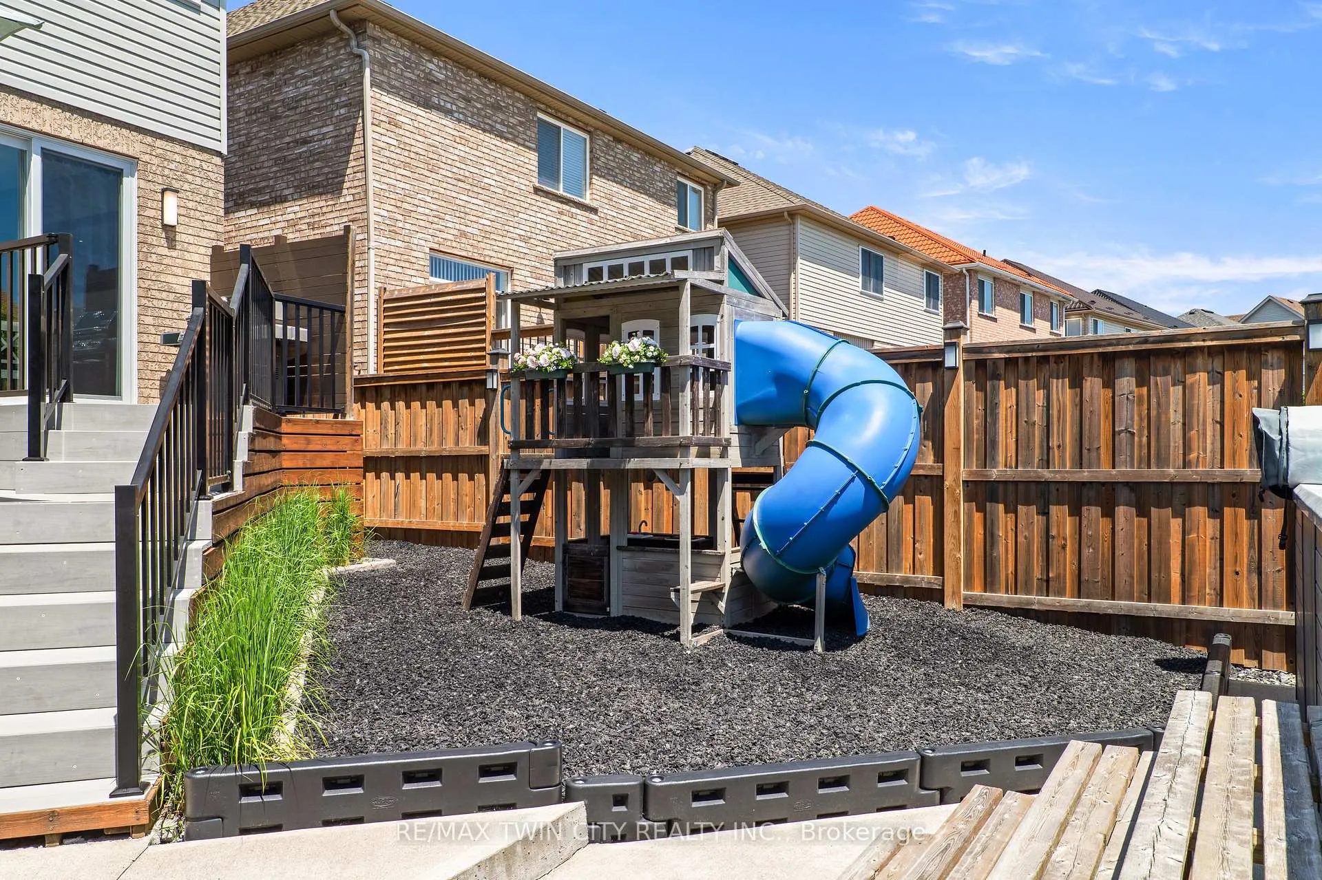 Photo 43 of 100 Pebblecreek Drive, Kitchener — HOMEH